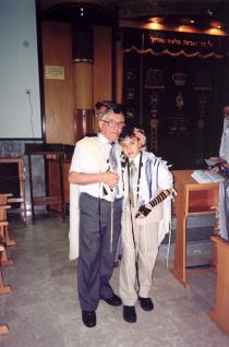 Yankl Dudakas and his grandson Arthur Furmanovskiy