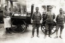 Fritz Stiassny mit der ' Gulaschkanone'