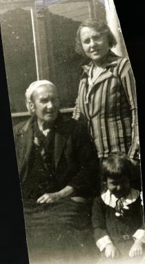 Rahela Navon, Nisim Navon's grandmother, and another relative, Serina Navon