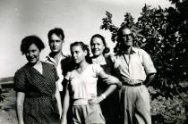 Jeshua Navon, Nisim Navon's paternal uncle, and his family in Pristina
