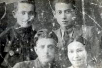 Nachman Elencwajg with his friends