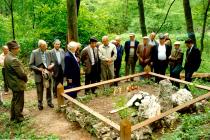 Cracowian Jews at the mass grave of the Jews murdered in Ojcow