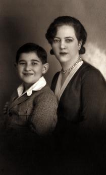 Gyorgy Preisz with his mother