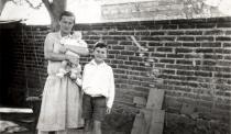 Egon Lovith with his mother and sister