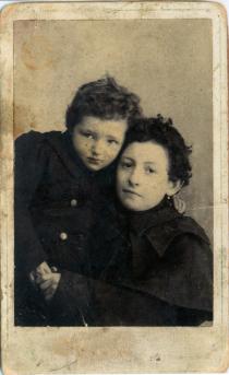 Fanni Struhl and her sister Caty Pascal