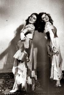 Melitta Seiler with her sister
