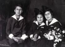 Juci Scheiner with her siblings