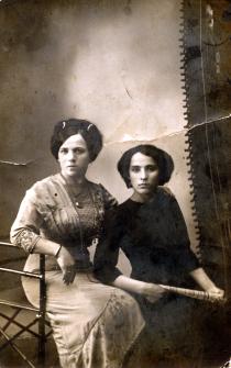 Maria Sheinyuk and Anna Basok