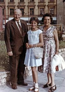 Katarina Lofflerova with her husband Ladislav and daughter Anna