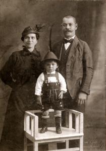 Jakov Kalef with his wife Lenka and son Mile