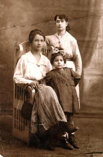 Rahela Koen and the women that took care of her