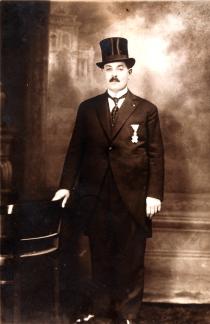 Jakov Kalef wearing a medal