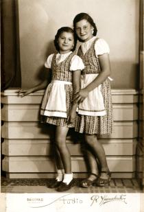 Matilda Cerge and her sister Breda Simonovic