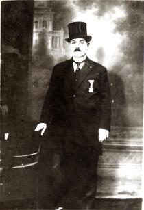 Jakov Kalef  with medal