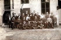 The staff of Ilona Seifert's paternal grandfather Bernat Riemer's bakery