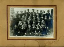 Güler Orgun with her schoolmates from Aydin Okul elementary school