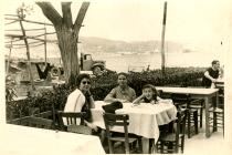 Vilma Finanser with her daughters Etel and Rozi