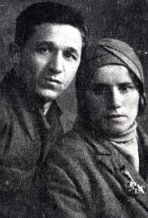 Efim Pisarenko's sister Lisa Muravina with her future husband Aron Muravin