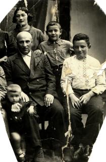 Aron Hankin's family