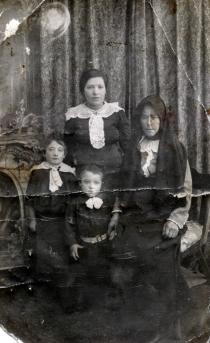 Israel Geller and his family