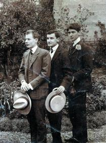 Hugo Fleischer mit Freunden