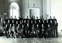 Manfred Papo als Religionsprofessor einer Maturaklasse