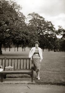 Sonja im Park