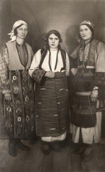 Sarina Sabitai with friends