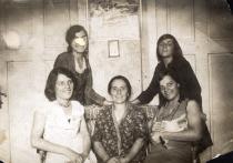 Ester Elazar and her children