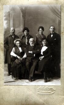 Mor Berdach and family