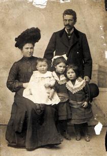 Gusztav, Anna,  Margit, Erzsebet and Magda Illes