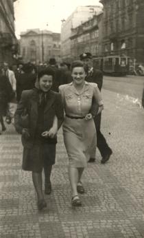 Anna Mrazkova with her cousin Erika Alterova