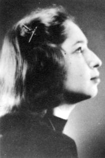 Alena Munkova before her departure for Terezin