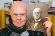 Jiri Munk with a photograph of his grandfather