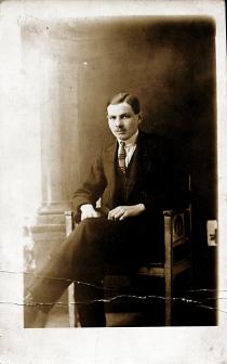 B. Á.