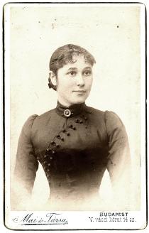 Glück Júlia