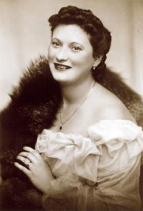 Erzsebet Barsony