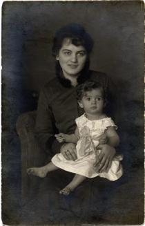 Clairette Schuller with her first child, Lea