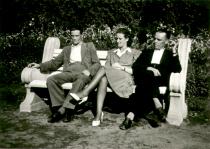 L. József húgával és annak férjével