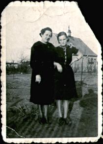 W. Éva nevelõanyjával