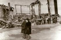 Apolonia Starzec with her sister Irena Kirszenbaum in ruined Warsaw