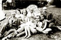 Friends and relatives of the Keiner family