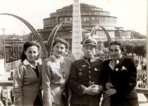 Estera Migdalska with friends at the exhibition of the Reconquered Territories