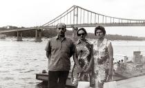 Aron Perelmut with his family