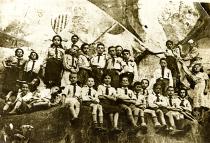 Mojsze Mendel Szwach in Bundist summer camp