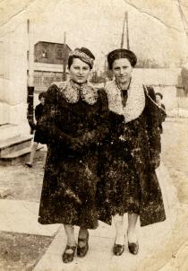 Rachela Steinhendler with a friend