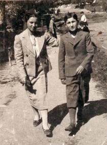 Waclaw Iglicki with his sister Rachela Steinhendler