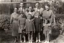 The Struhl siblings with their families