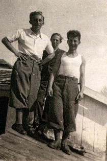 Alexander Bachnar and his friends in Hashomer Hatzair