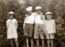Magdalena Grossberger and her brother Andrija Grossberger with cousins